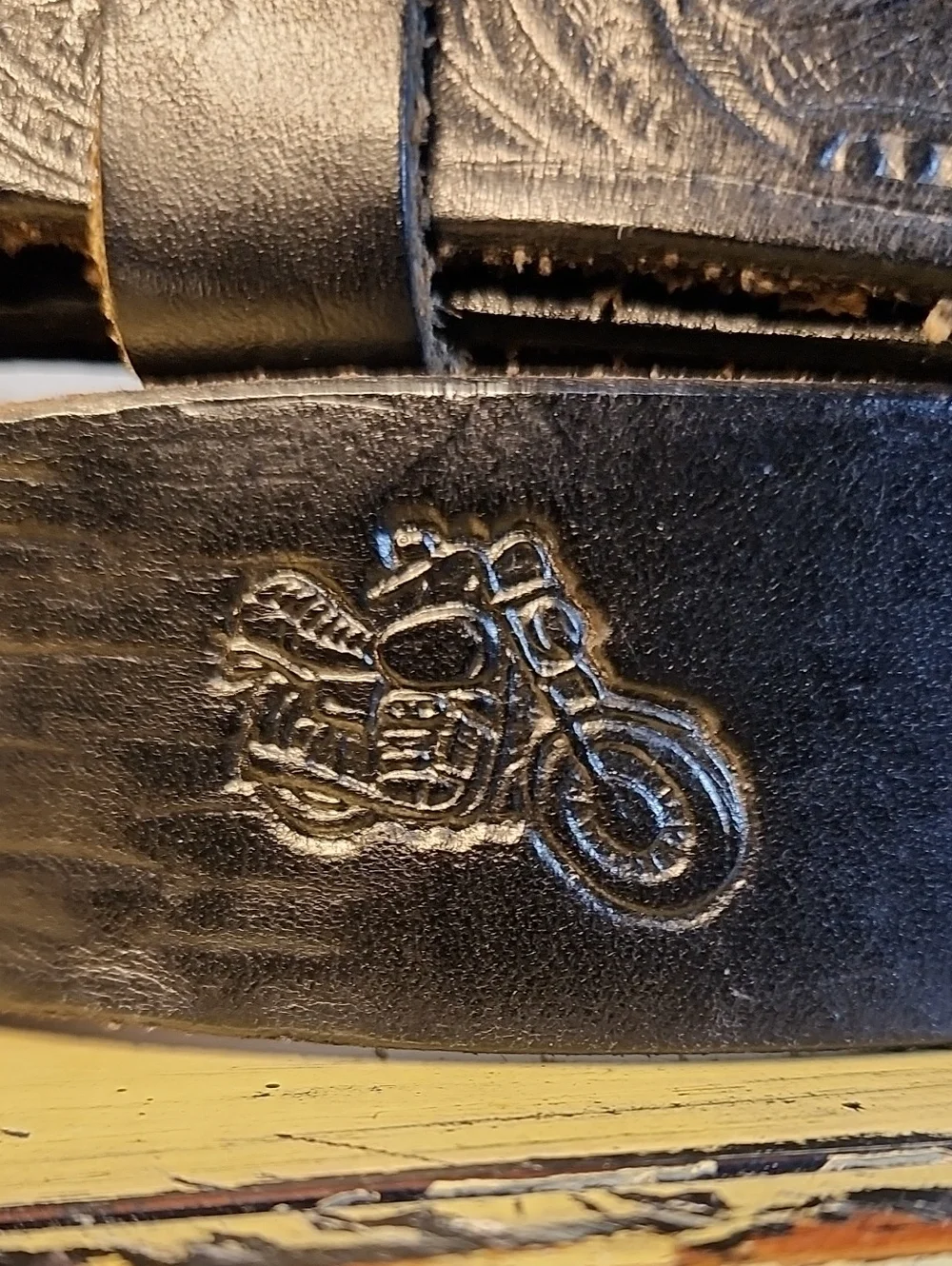 Vintage Harley Davidson Black Tooled Leather Biker Belt Sz 44 HD